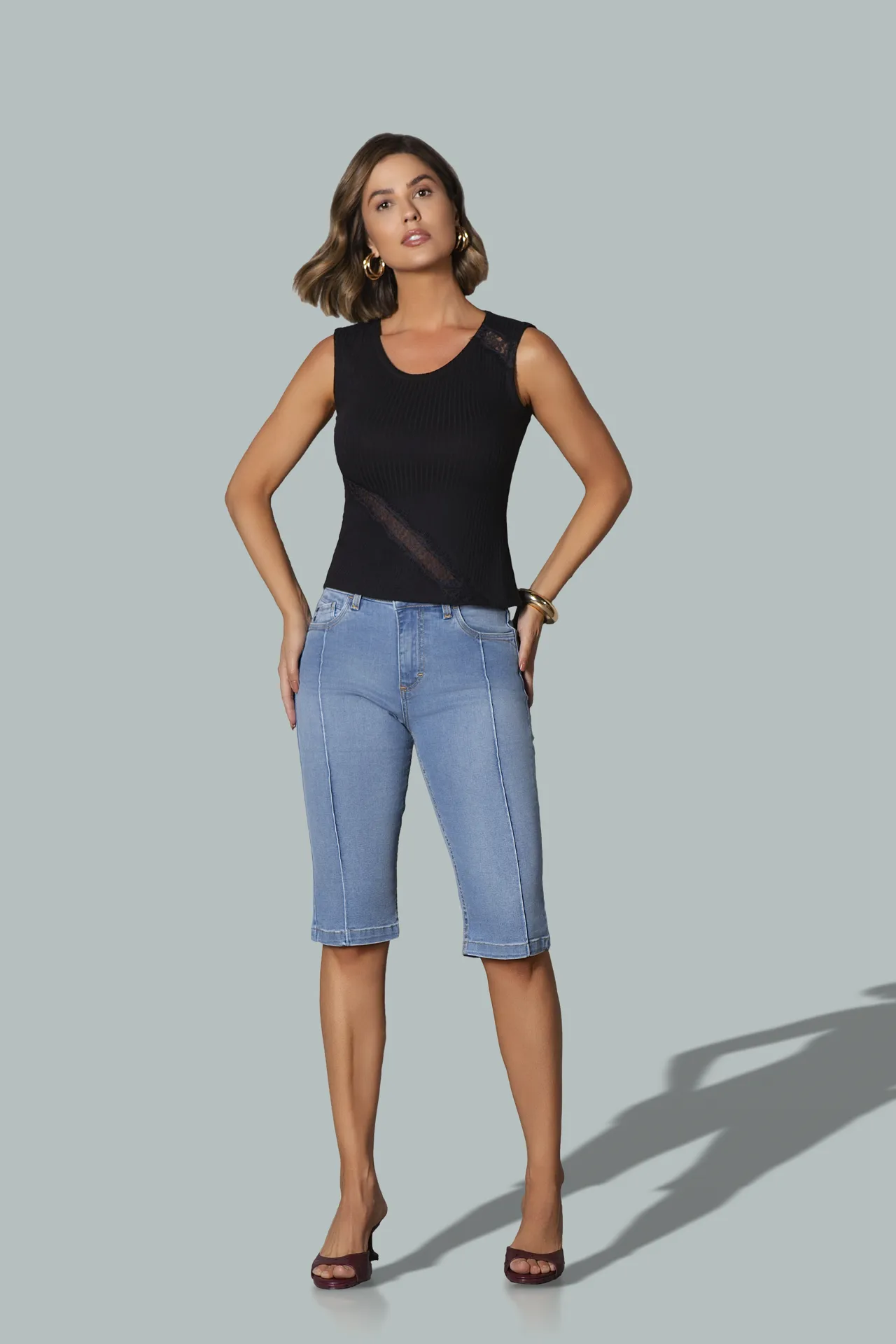 TPF00686 Blusa - BRF00309 Bermuda Capri Jeans