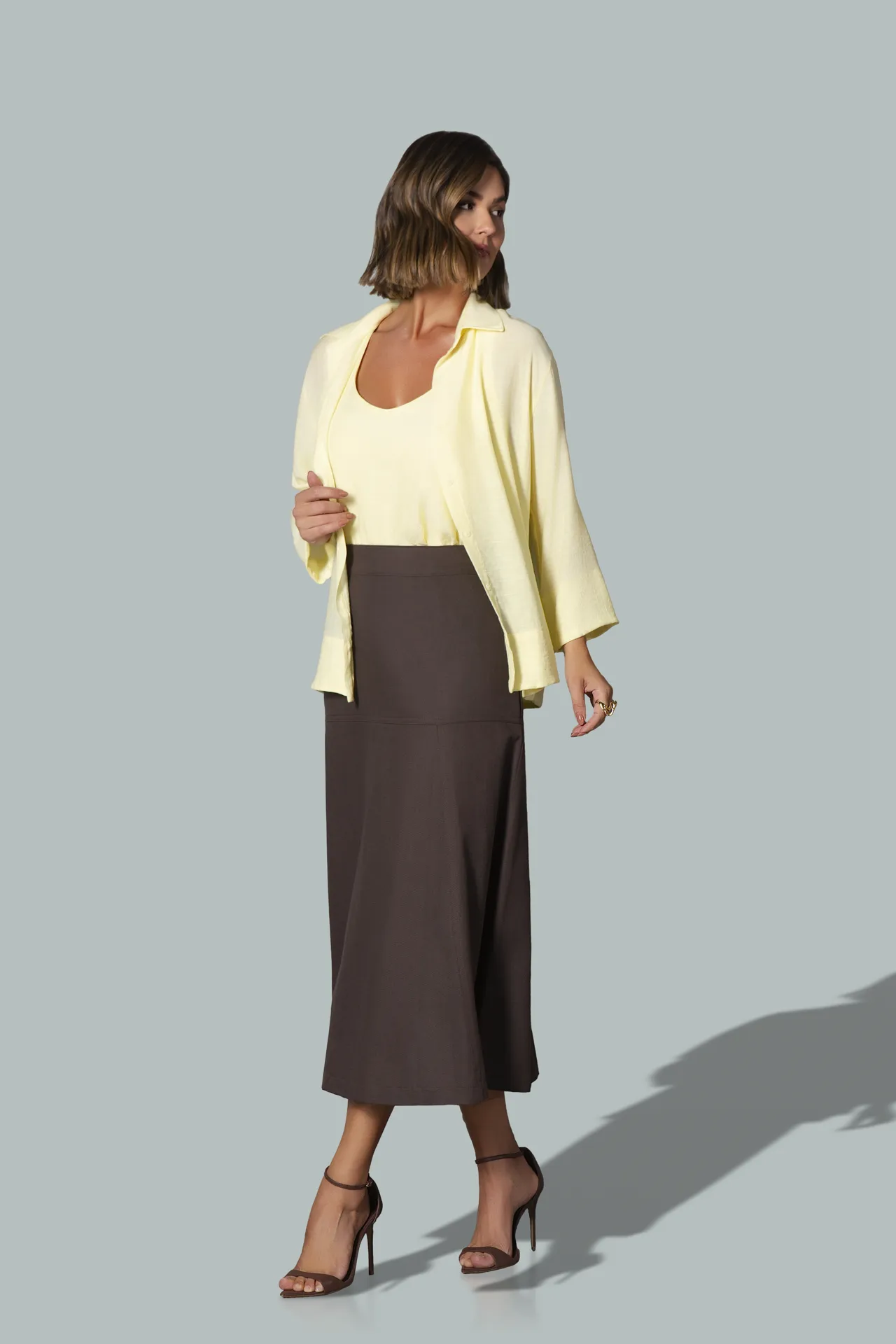 TPF00663 Blusa - TPF00644 Camisa - SAI00134 Saia Midi — verso