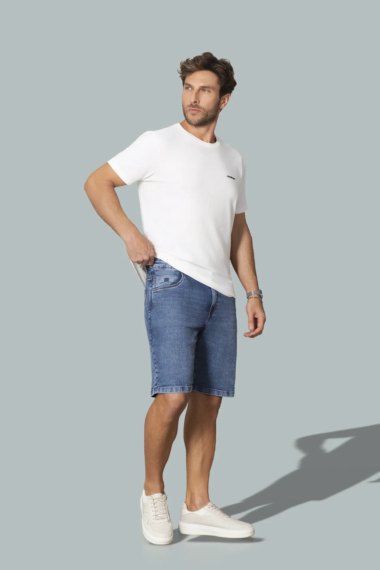 NB000102 Camiseta - BRM00112 Bermuda Jeans — frente