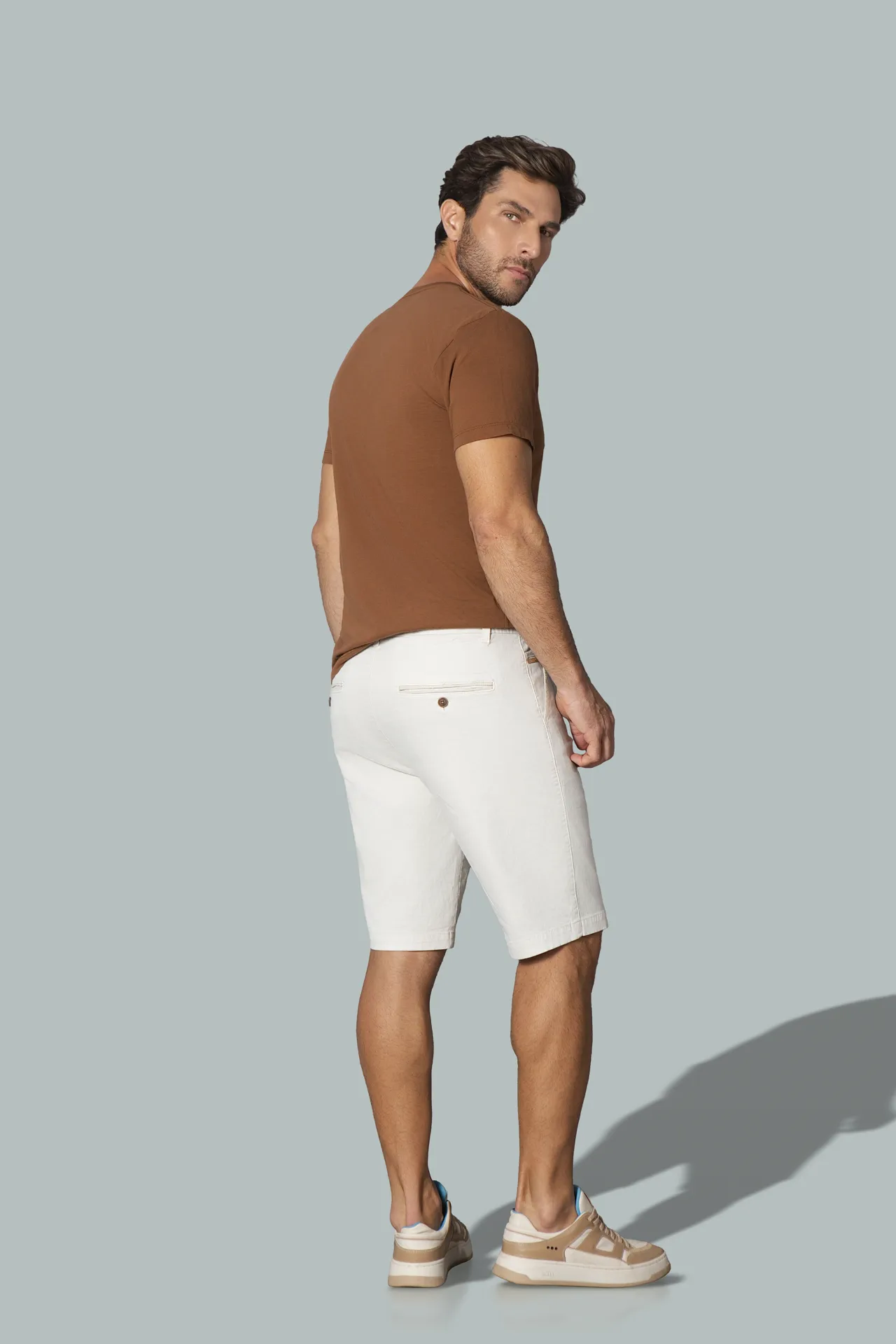 NB000102 Camiseta - BRM00093 Bermuda Alfaiataria Sarja — frente