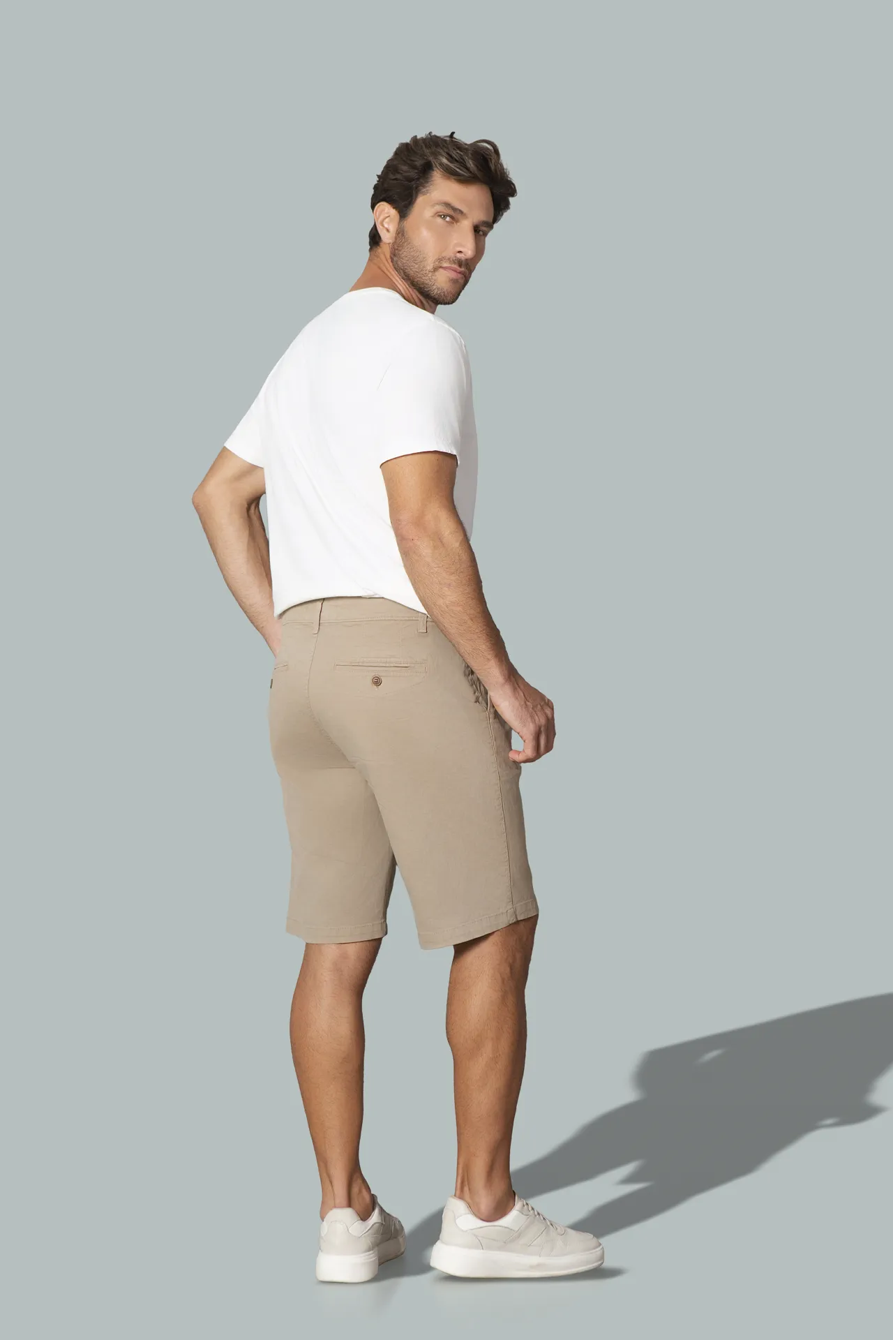 NB000102 Camiseta - BRM00075 Bermuda Alfaiataria Sarja — verso