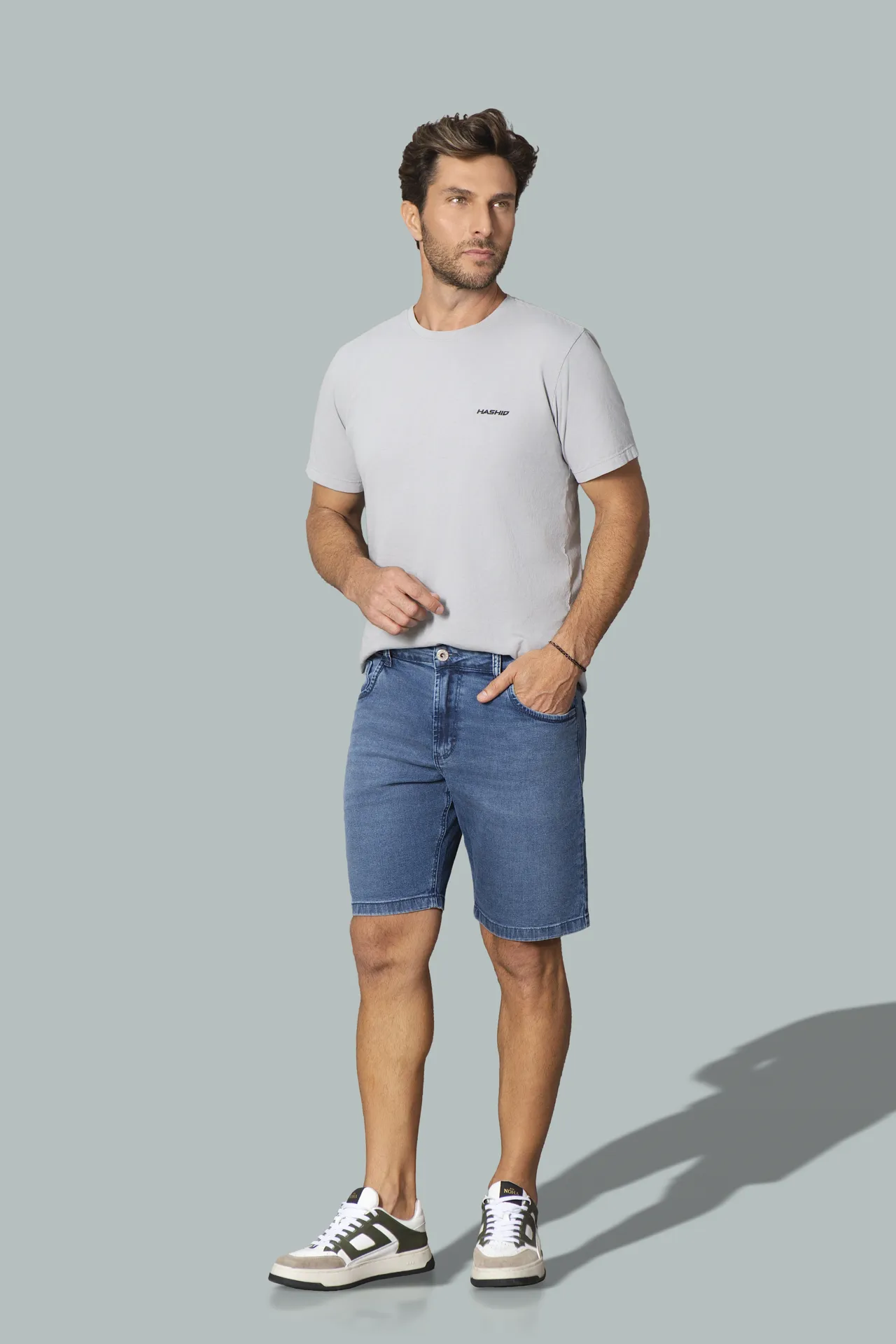 NB000102 Camiseta - BRM00113 Bermuda Jeans — frente