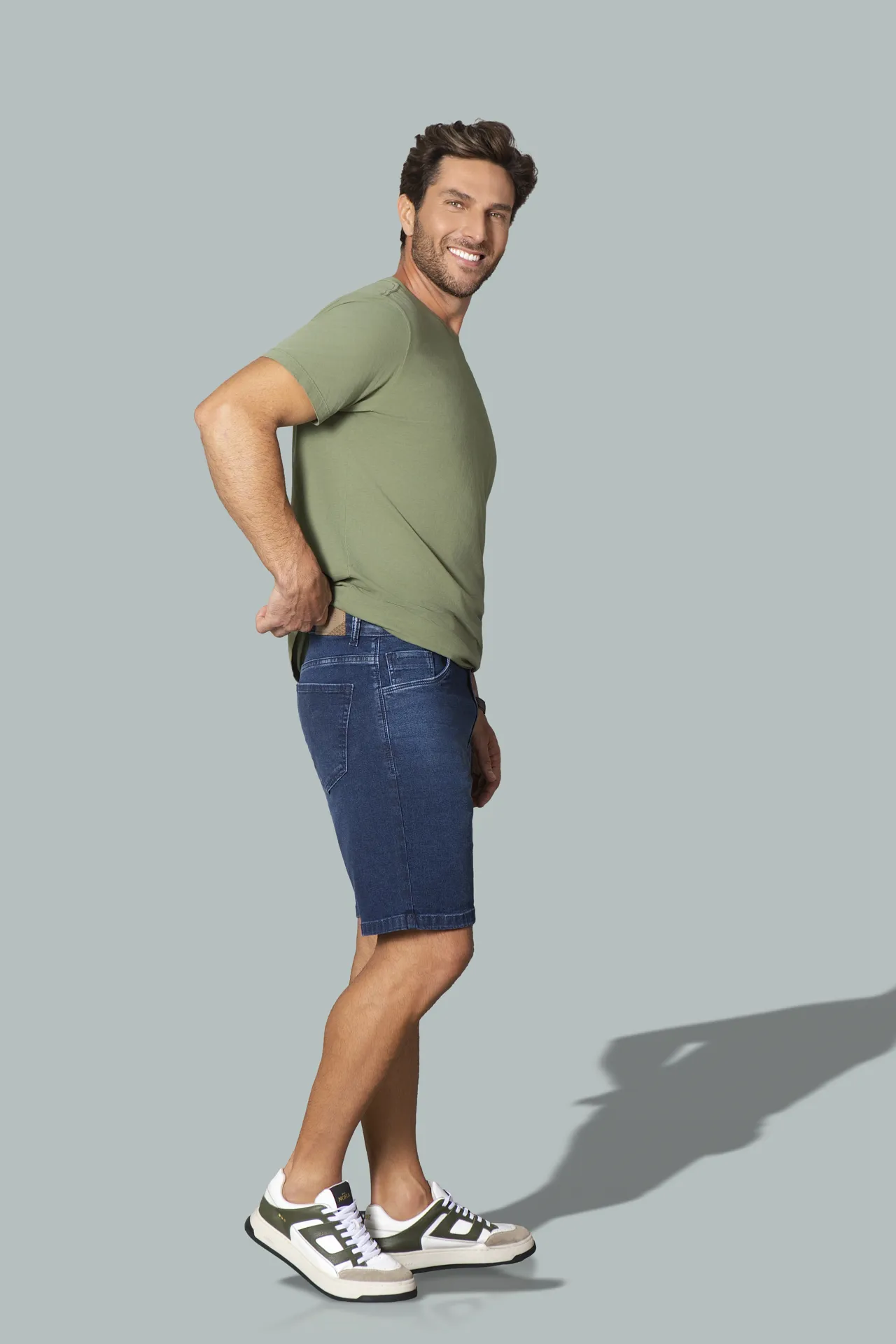 NB000102 Camiseta - BRM00109 Bermuda Jeans — frente