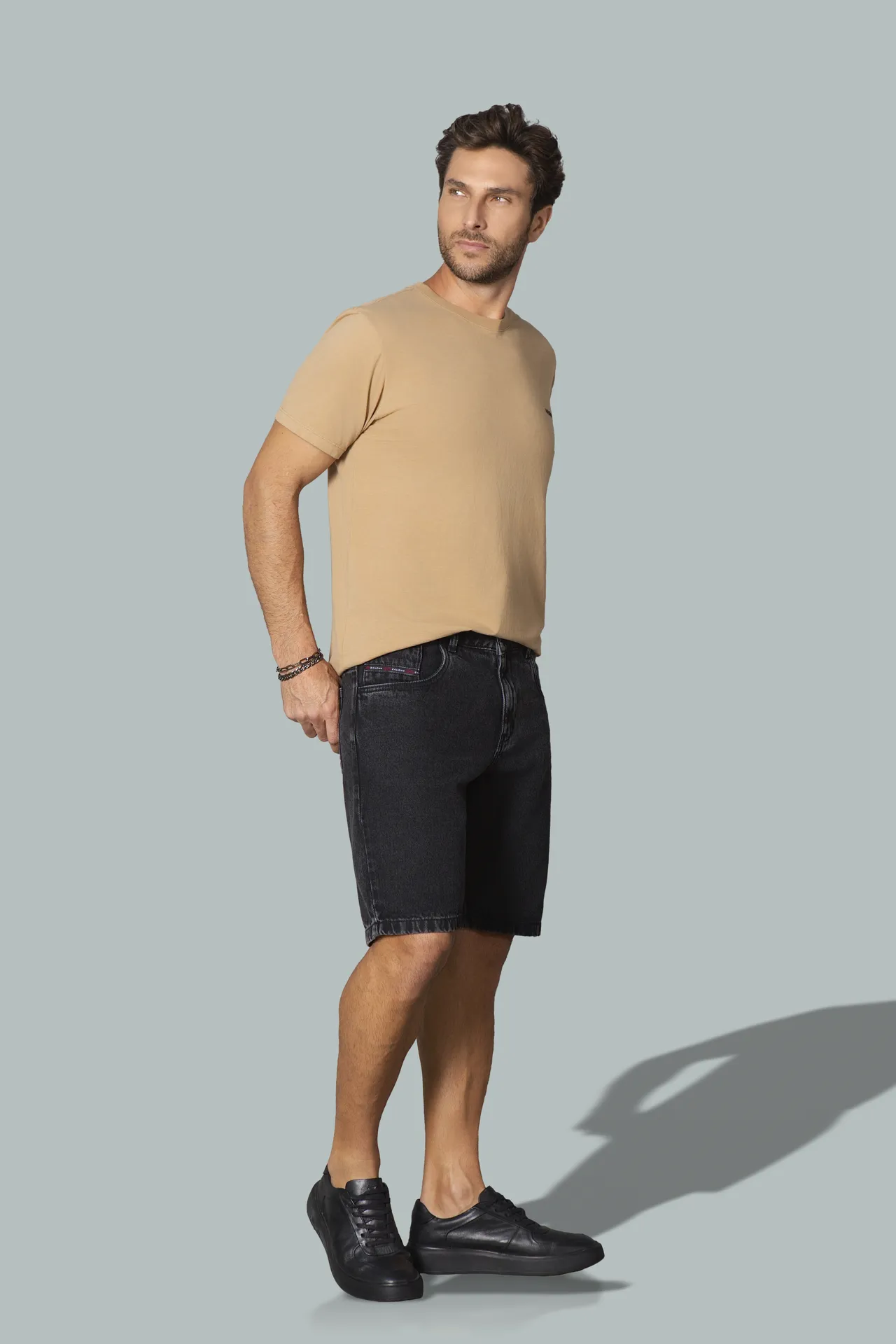 NB000102 Camiseta - BRM00106 Bermuda Jeans Black — frente