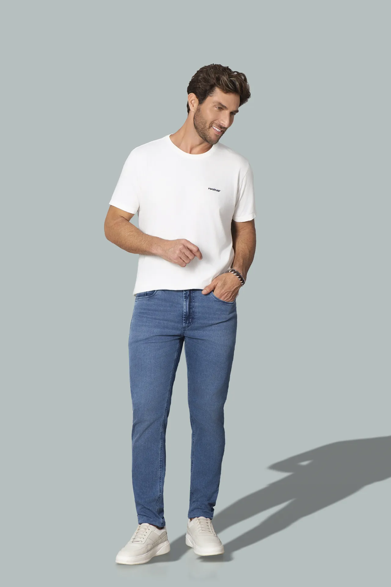 NB000102 Camiseta - CLM00226 Calça Skinny Jeans — frente