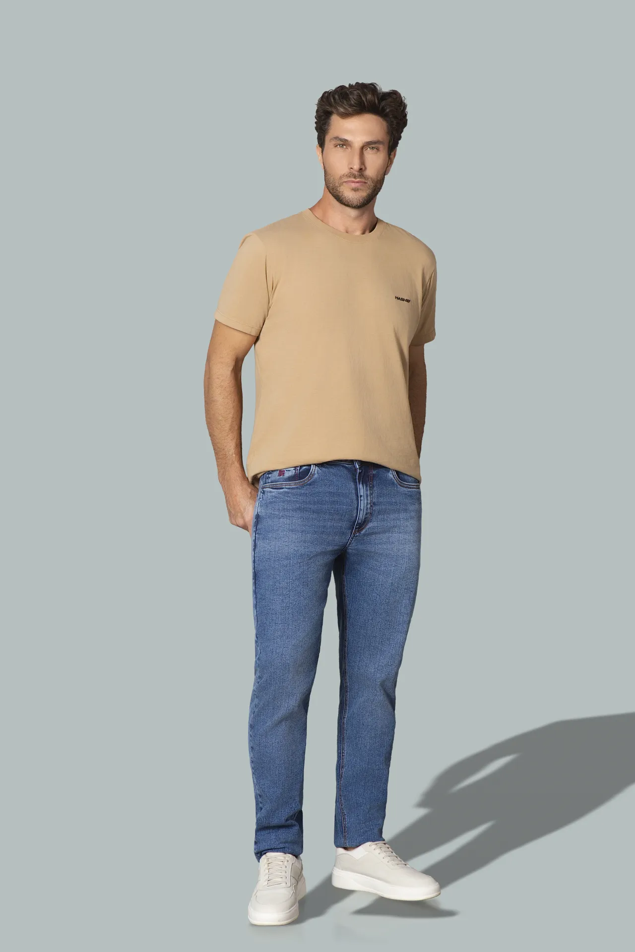 NB000102 Camiseta - CLM00241 Calça Slim Jeans