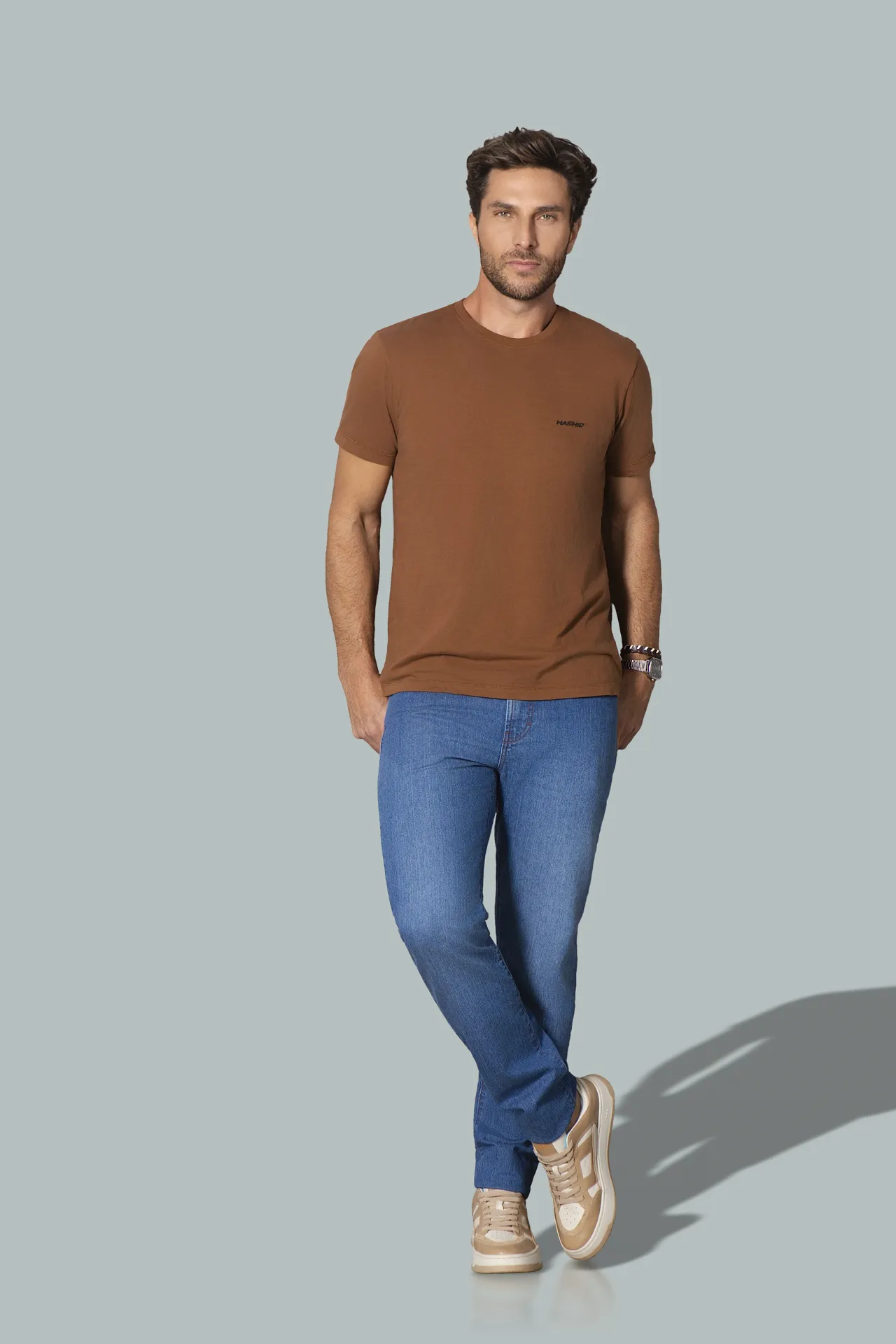 NB000102 Camiseta - CLM00251 Calça Slim Jeans