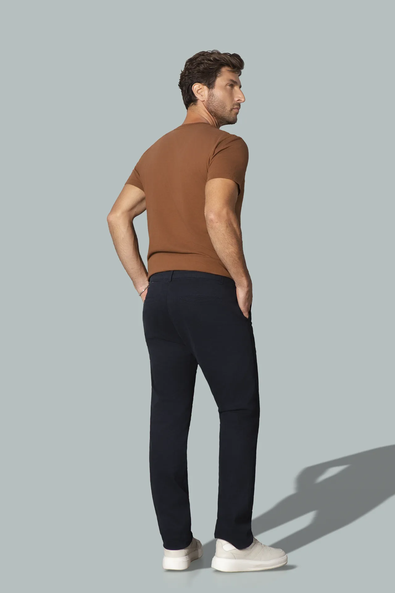 NB000102 Camiseta - CLM00103 Calça Alfaiataria Sarja